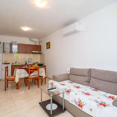 Apartment Zarac *
